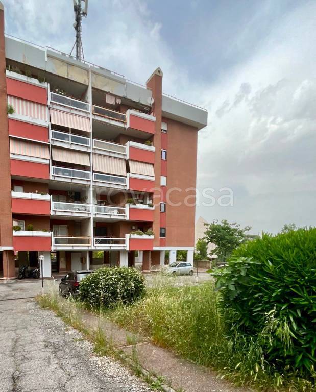 appartamento in vendita a Roma in zona Acilia