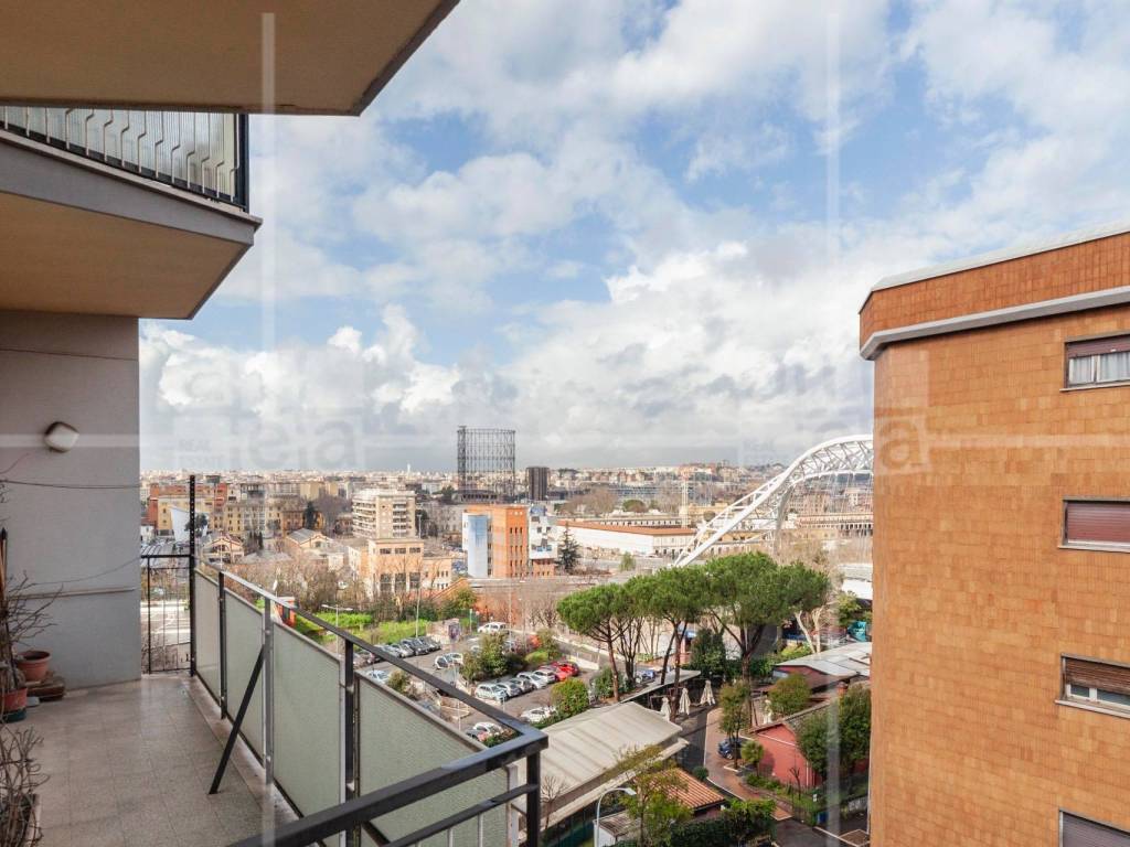 appartamento in vendita a Roma in zona Ostiense