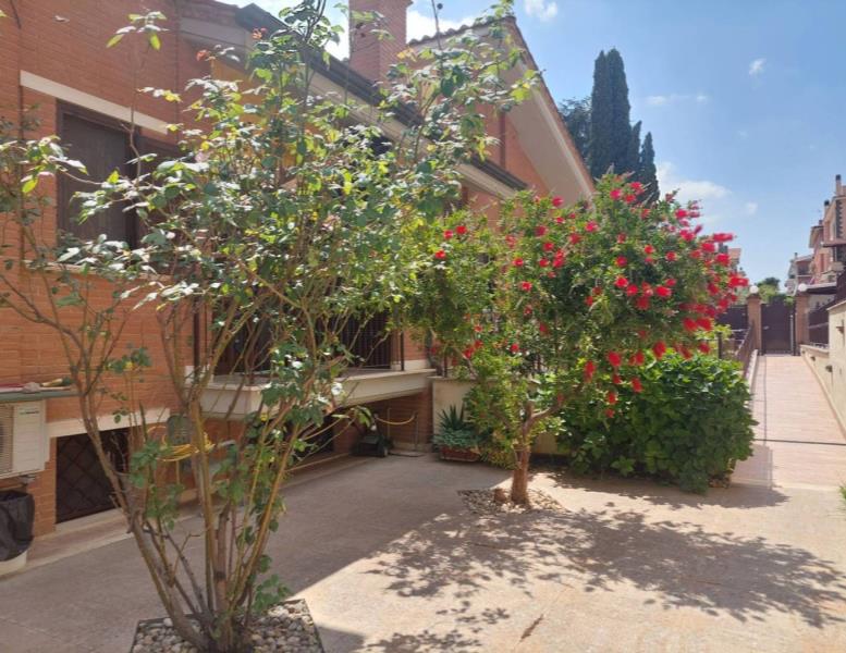 casa indipendente in vendita a Roma in zona Casal Morena