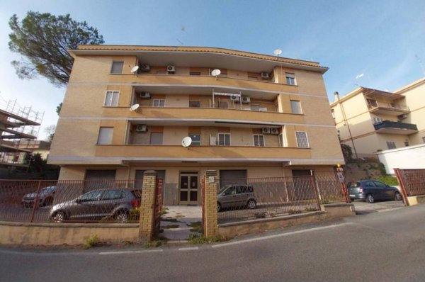 appartamento in vendita a Roma in zona Sette Bagni