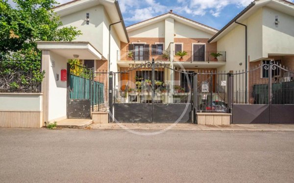 casa indipendente in vendita a Roma in zona Castelverde