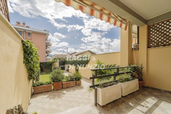 casa indipendente in vendita a Roma in zona Finocchio