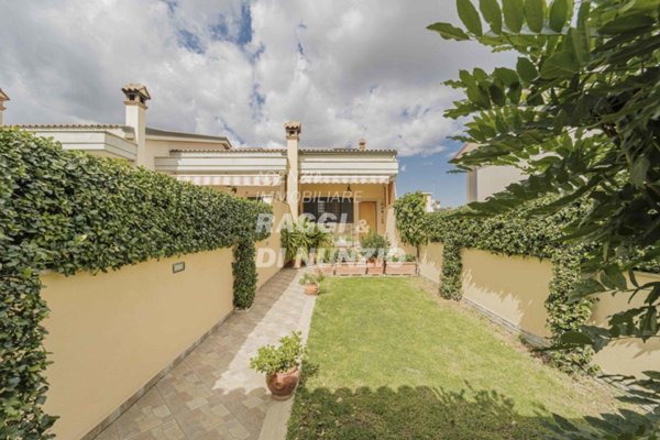 casa indipendente in vendita a Roma in zona Finocchio