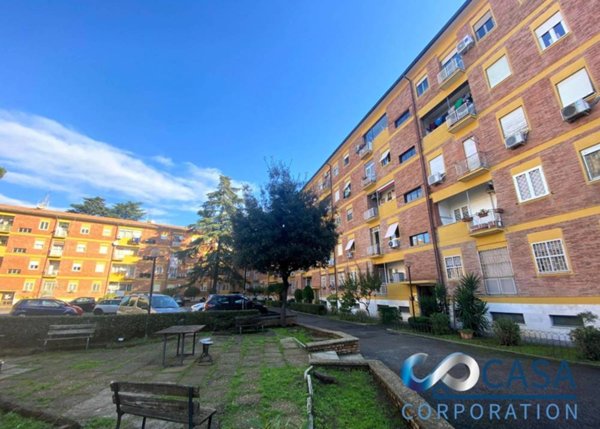 appartamento in vendita a Roma in zona Torre Spaccata