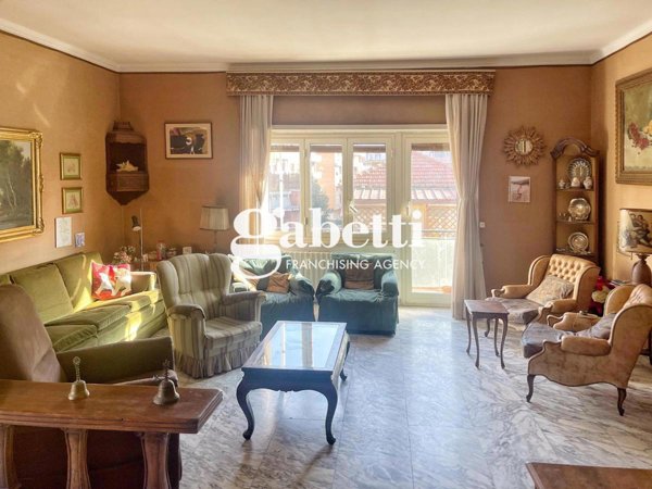 appartamento in vendita a Roma in zona Appio Latino