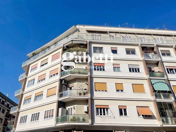 appartamento in vendita a Roma in zona Appio Latino