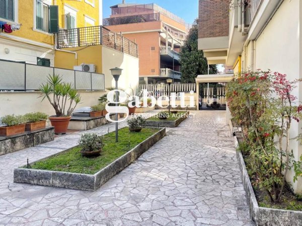 appartamento in vendita a Roma in zona Appio Latino