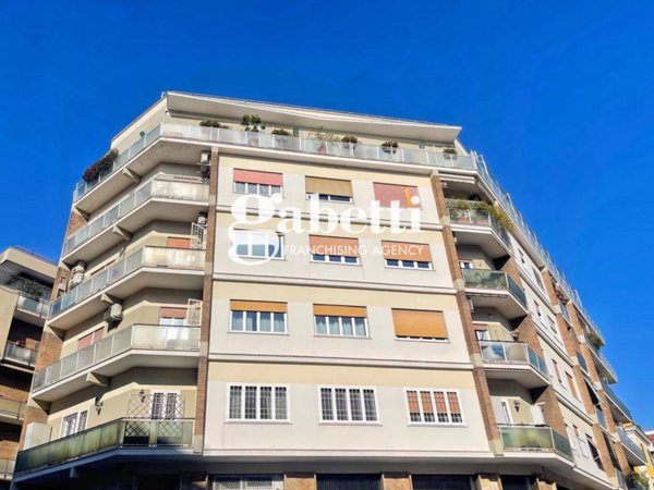 appartamento in vendita a Roma in zona Appio Latino