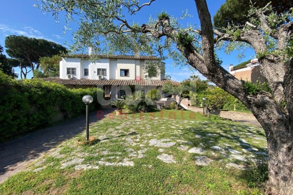 casa indipendente in vendita a Roma in zona Axa