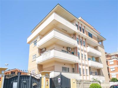 appartamento in vendita a Roma in zona Ostia
