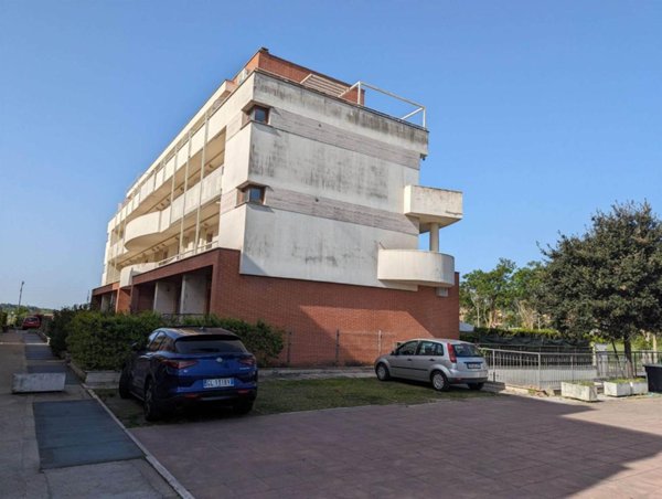 appartamento in vendita a Roma in zona Pantan Monastero