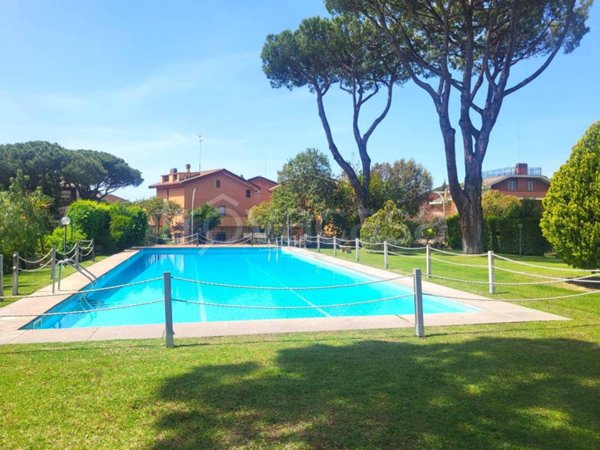 casa indipendente in vendita a Roma in zona Axa