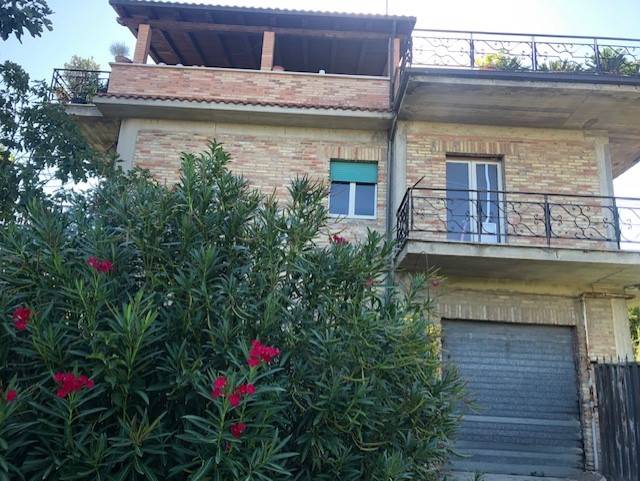 appartamento in vendita a Roma in zona Valle Muricana