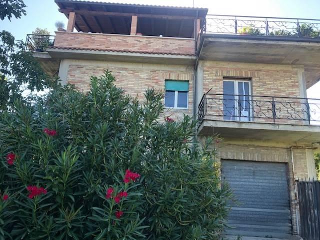 appartamento in vendita a Roma in zona Valle Muricana