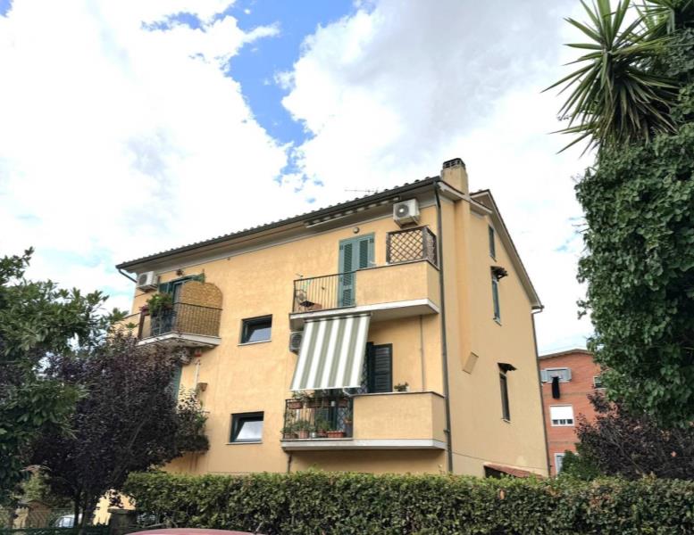 appartamento in vendita a Roma in zona Appio Pignatelli