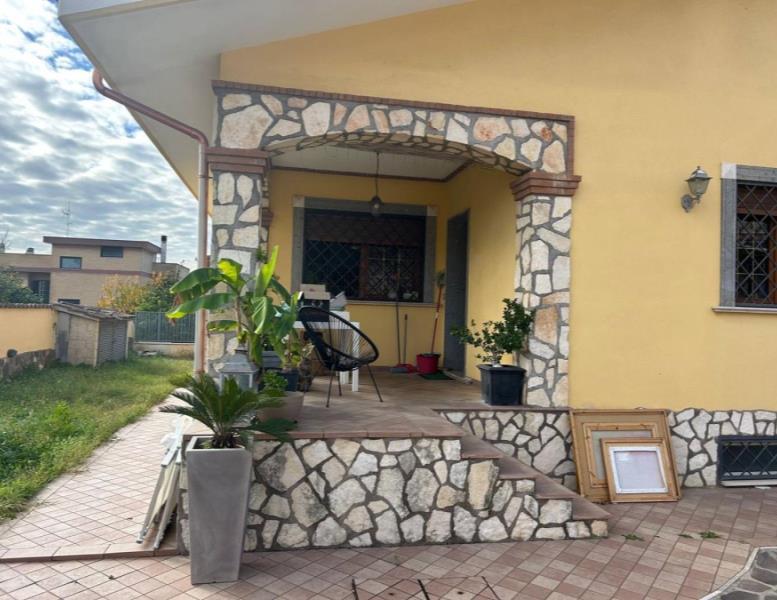 appartamento in vendita a Roma in zona Acilia