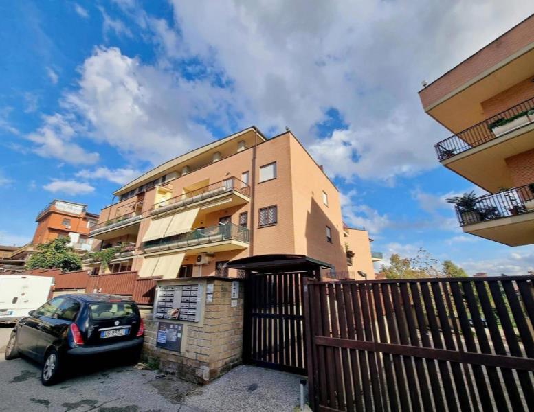 appartamento in vendita a Roma in zona Massimina/Casal Lumbroso