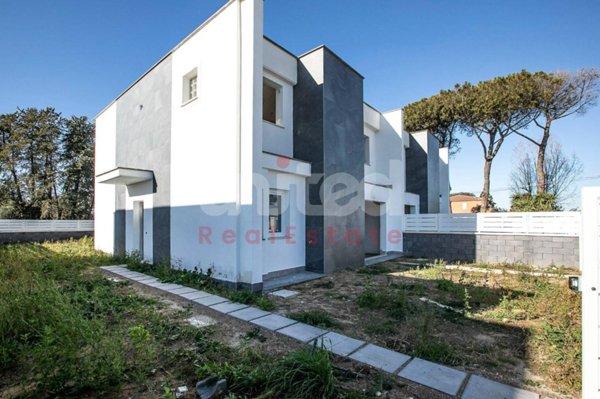 casa indipendente in vendita a Roma in zona Casal Palocco