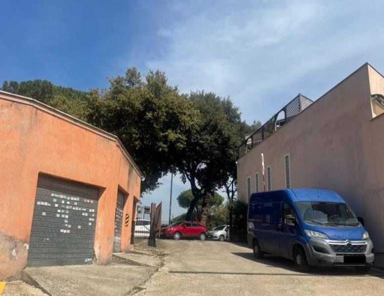locale commerciale in vendita a Roma in zona Monte Sacro/Talenti