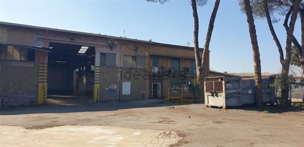 capannone in vendita a Roma in zona Portuense