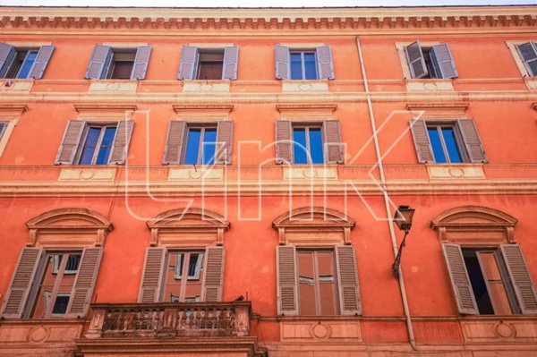appartamento in vendita a Roma in zona Pigna - Sant'Angelo