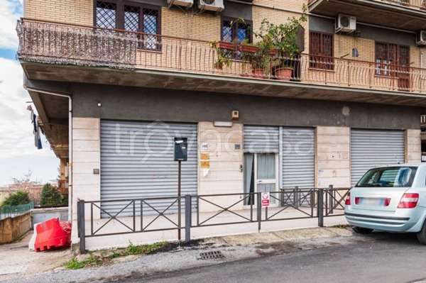 negozio in vendita a Roma in zona Borghesiana