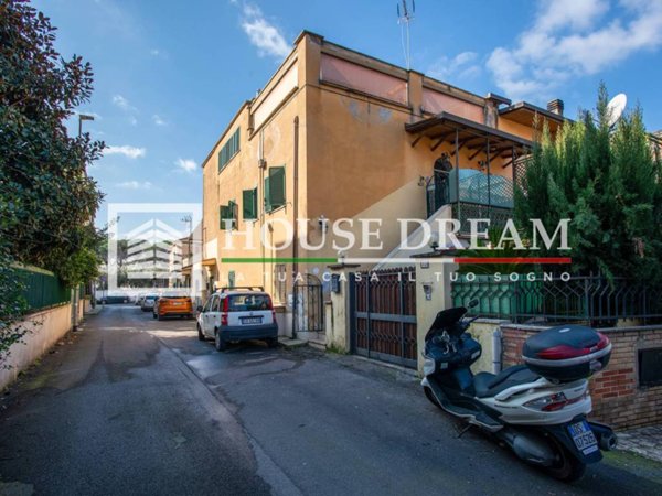 casa indipendente in vendita a Roma in zona Appio Claudio