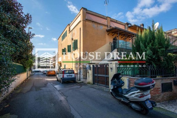 casa indipendente in vendita a Roma in zona Appio Claudio