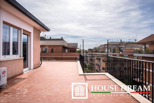 appartamento in vendita a Roma in zona Appio Claudio