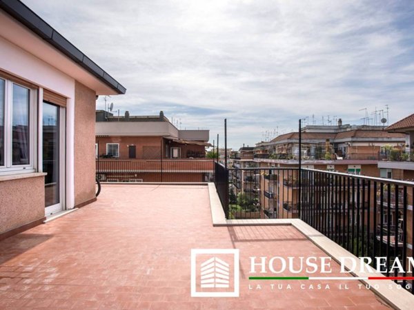 appartamento in vendita a Roma in zona Appio Claudio
