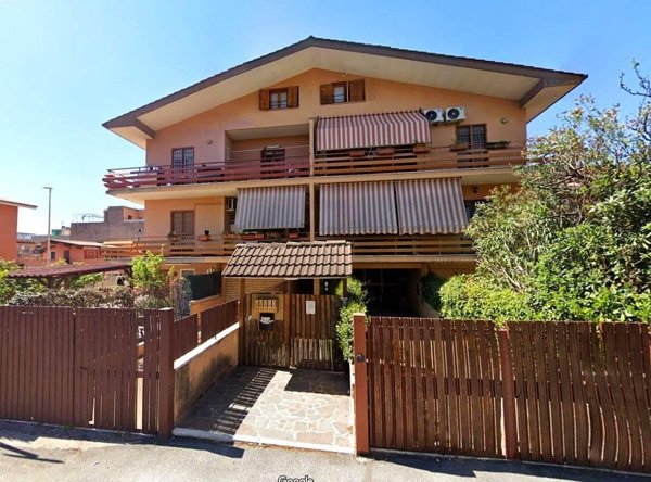 appartamento in vendita a Roma in zona Torre Angela