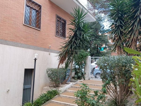 appartamento in vendita a Roma in zona Ardeatino