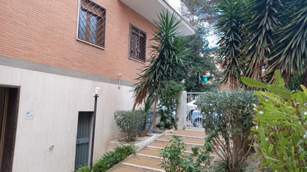 appartamento in vendita a Roma in zona Ardeatino
