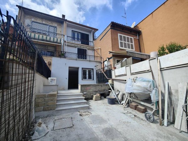 casa indipendente in vendita a Roma
