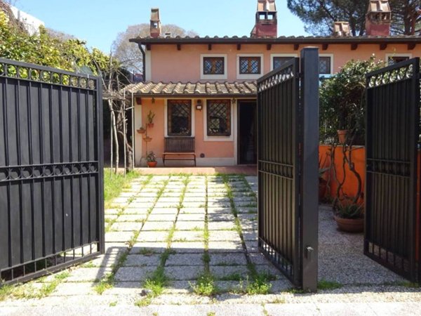 casa indipendente in vendita a Roma in zona Ardeatino