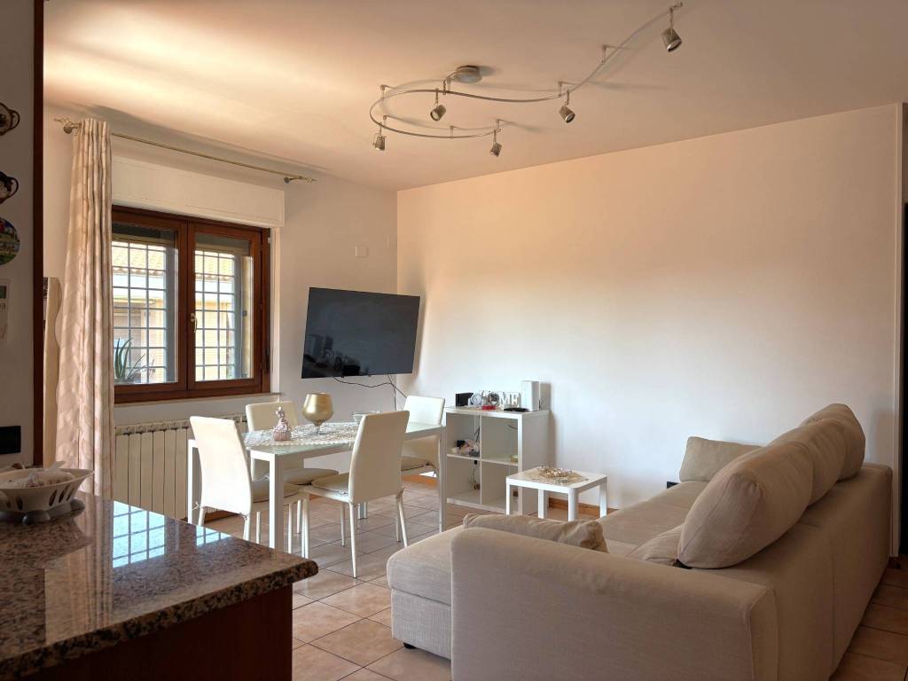 appartamento in vendita a Roma in zona Ostiense
