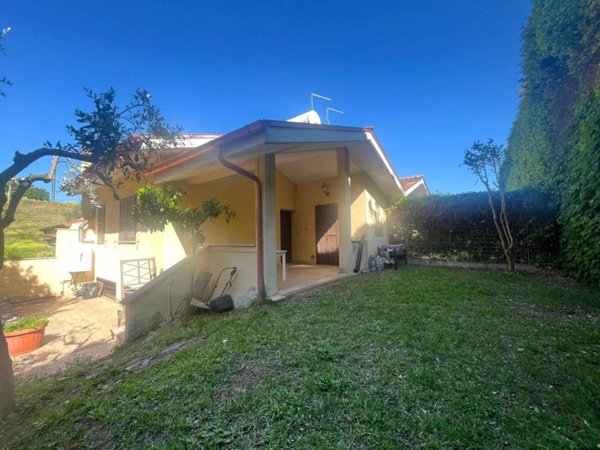 casa indipendente in vendita a Roma in zona Monte Migliore
