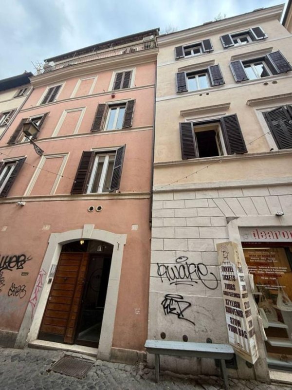appartamento in vendita a Roma in zona Rione Regola