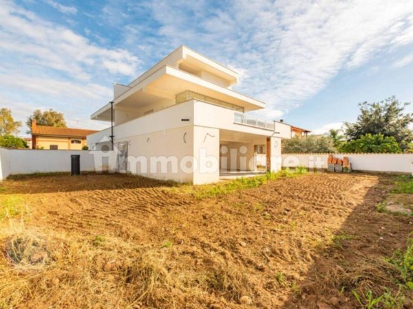 casa indipendente in vendita a Roma in zona Casal Palocco