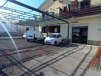 negozio in vendita a Roma in zona Collatino