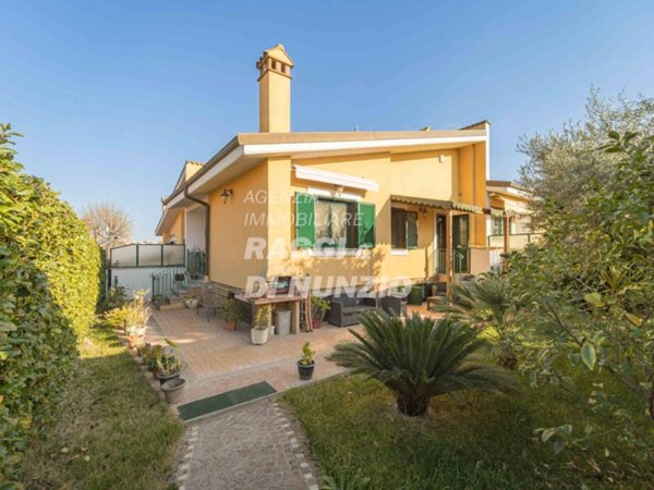 casa indipendente in vendita a Roma in zona Tor Vergata/Torrenova