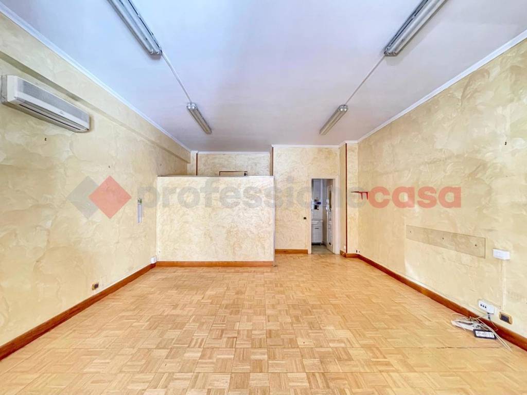 negozio in vendita a Roma in zona Collatino