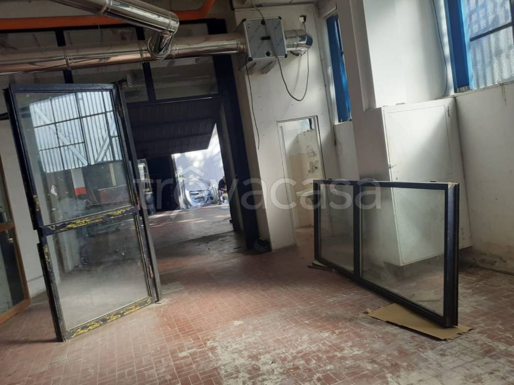 negozio in vendita a Roma in zona La Pisana