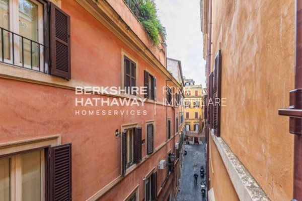 appartamento in vendita a Roma in zona Trevi-Colonna