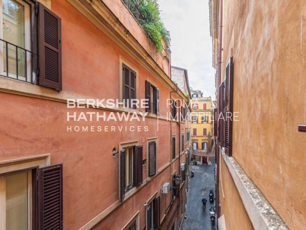appartamento in vendita a Roma in zona Trevi-Colonna