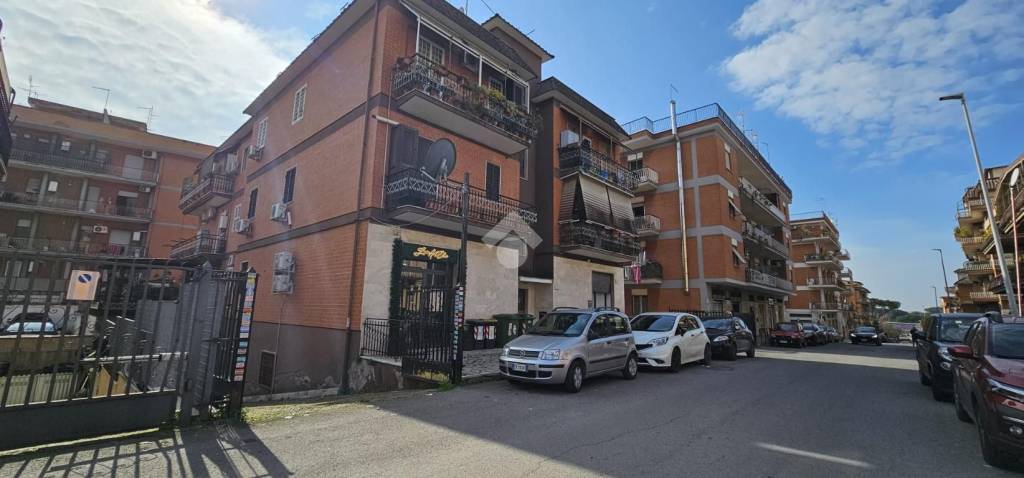 locale commerciale in vendita a Roma
