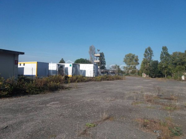 capannone in vendita a Roma in zona Giuliano Dalmata