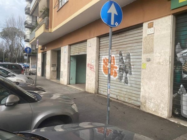 negozio in vendita a Roma in zona Monte Sacro/Talenti