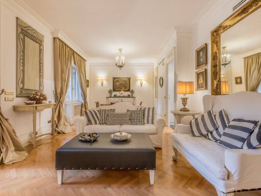 appartamento in vendita a Roma in zona EUR