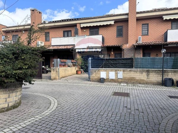 casa indipendente in vendita a Roma in zona Longarina